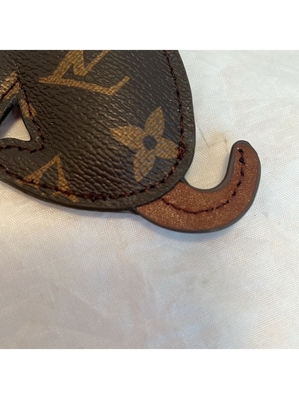 Louis Vuitton Monogram Doggy Bag Charm/Keychain - Picture 8 of 11